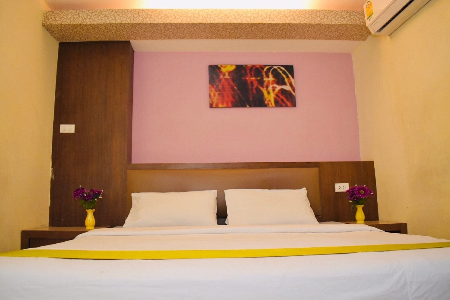 Photo - Royal Express Inn