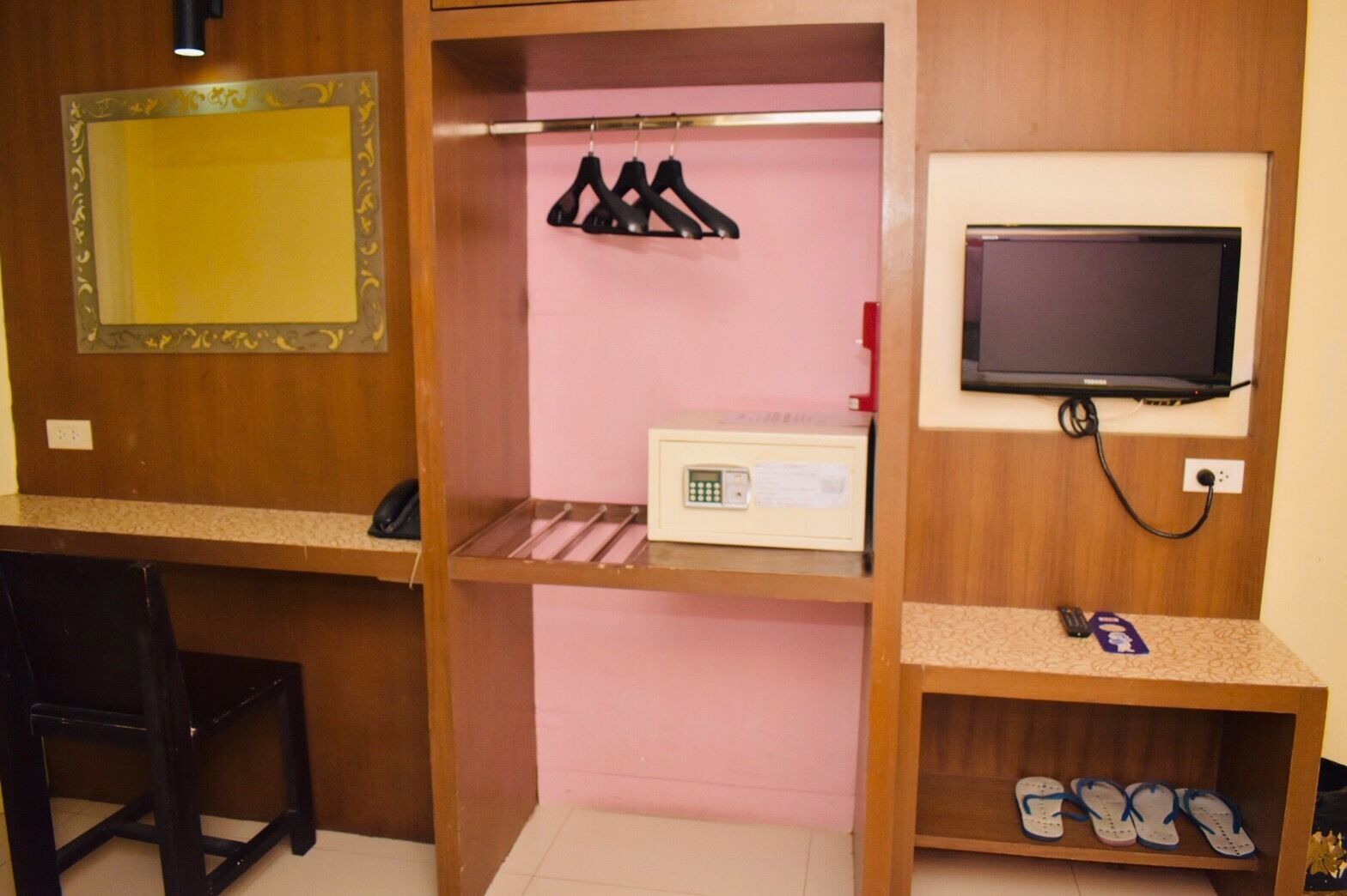 Photo - Royal Express Inn