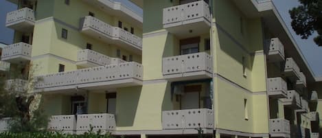 Studio, flere soverom, balkong, byutsikt | Fasade