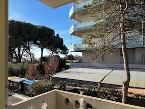 Monolocale, balcone, vista città | Esterni