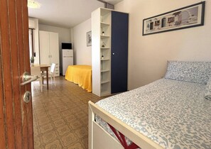 Studio, plusieurs chambres, balcon, vue ville