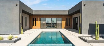 BLACK C HOUSE (Pool/Spa/BocceBall)