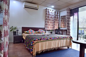 Individually furnished, desk, soundproofing - Gir Pride Resort (Mendarda)