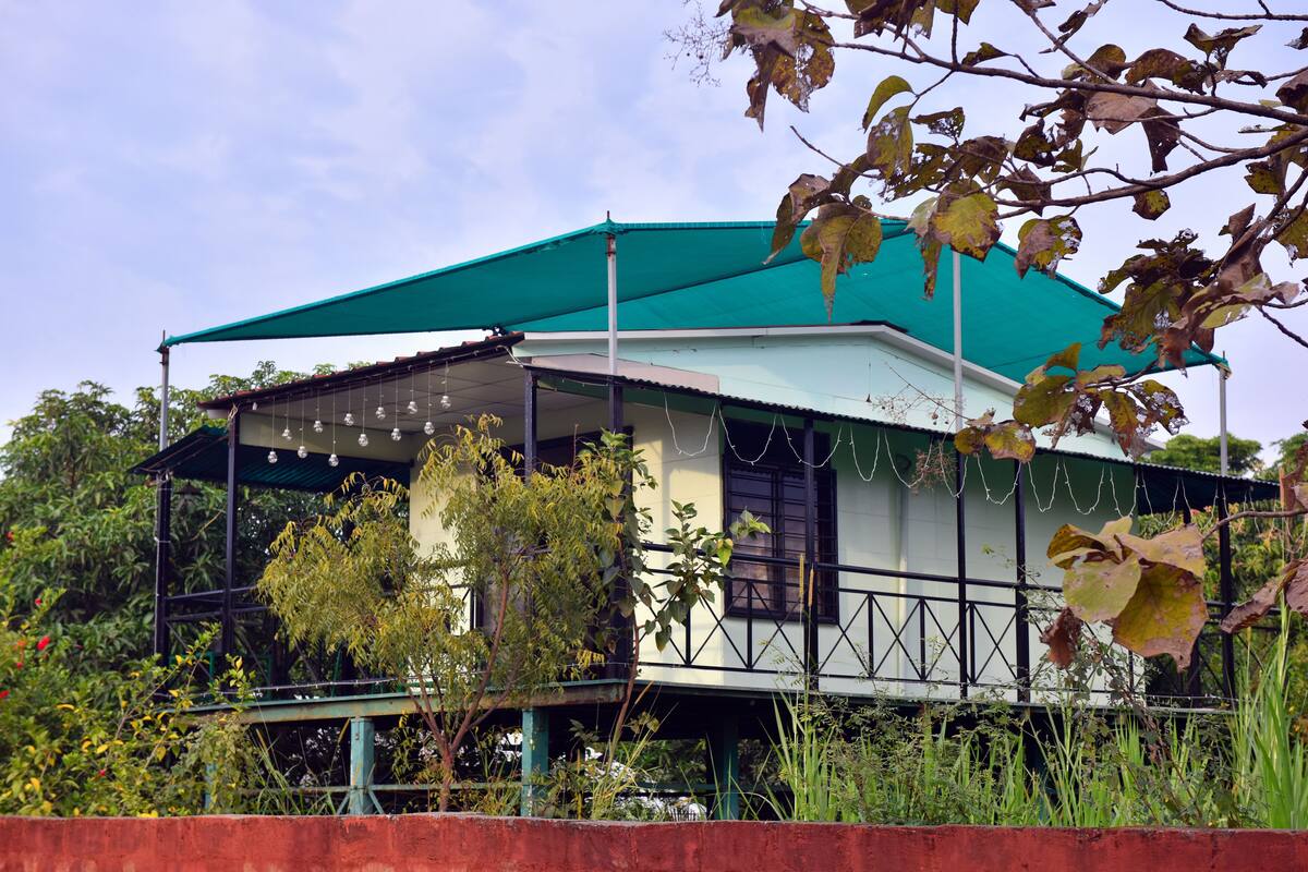 Exclusive House | Desk, soundproofing, individually furnished