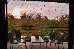 Individually furnished, desk, soundproofing - Gir Pride Resort (Mendarda)