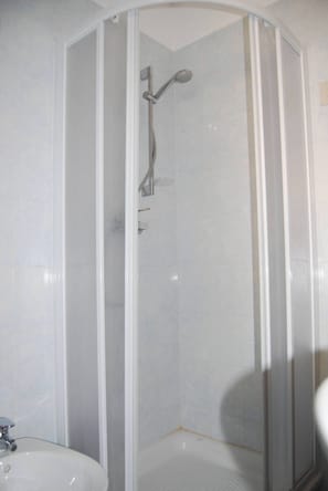 Appartamento, 2 camere da letto, balcone, vista giardino | Bagno
