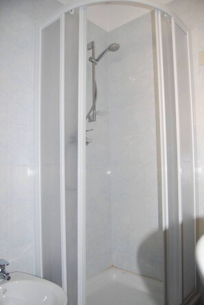 Apartment, 2 Bedrooms, Balcony, Garden View | Bathroom - Flat Near the Beach, Perfect for up to 6 Guests (San Michele al Tagliamento)