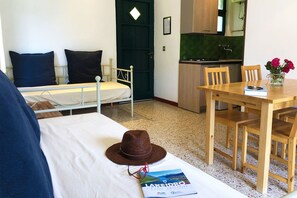 1 bedroom, free WiFi - Directly on the lake with panoramic views (Tre Capitelli)