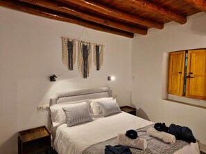 2 bedrooms, iron/ironing board, free WiFi, bed sheets - Casa Rural Tinguaton 1 (Aldeanueva de Barbarroya)