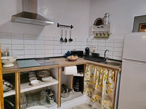 Coffee/tea maker, fridge, microwave, toaster - Tinguaton 1 (Aldeanueva de Barbarroya)