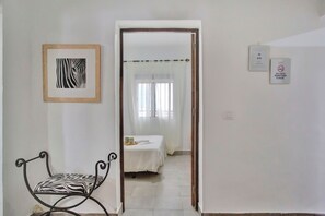 4 bedrooms, travel cot, free WiFi, bed sheets - Casa el Auchon, a corner in nature to disconnect and relax. (Ruigómez)