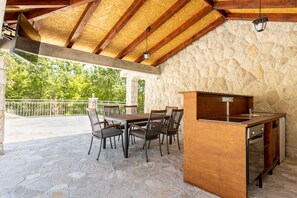 Outdoor dining - Private villa Iko with swimming pool and view on mountain Biokovo (Zadvarje)