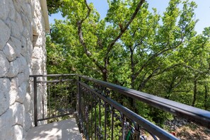 Property grounds - Private villa Iko with swimming pool and view on mountain Biokovo (Zadvarje)