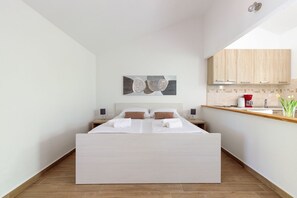 3 bedrooms, iron/ironing board, travel cot, WiFi - Private villa Iko with swimming pool and view on mountain Biokovo (Zadvarje)
