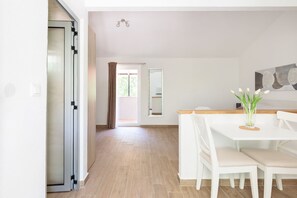 Dining - Private villa Iko with swimming pool and view on mountain Biokovo (Zadvarje)