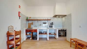 Maria's House | Private kitchen | Fridge, microwave, oven, stovetop
