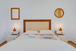 Maison traditionnelle | Literie hypoallergénique, décor unique, ameublement unique