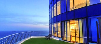 Opulent Multi-Level Pearls of Umhlanga Penthouse 