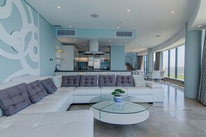 Älytelevisio, kirjoja, stereot