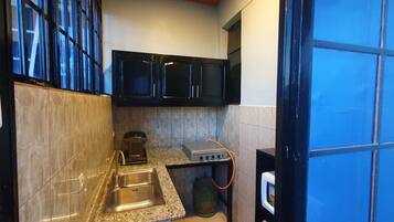 Fridge, microwave, oven, coffee/tea maker