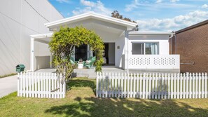 Terrace/patio - Experience the perfect blend of beachside charm and stylish holiday living (Woolgoolga)