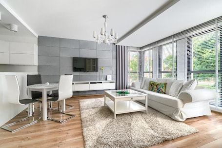 Deluxe-Apartment | 1 Schlafzimmer, Bügeleisen/Bügelbrett, Babybetten, kostenloses WLAN. MARGI Eclipse Apartament