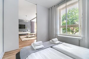 Deluxe Apartment | 1 bedroom, iron/ironing board, cribs/infant beds, free WiFi