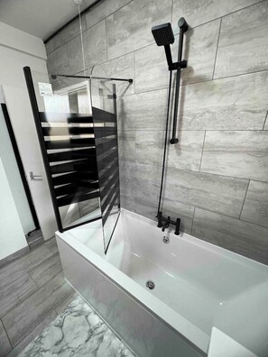 Towels, soap, shampoo, toilet paper - Hackney Haven! (London)