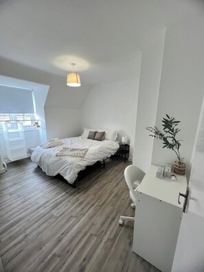 3 bedrooms, desk, iron/ironing board, free WiFi - Hackney Haven! (London)