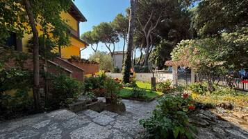 Villa, 2 Bedrooms, Balcony, Garden View | Property grounds