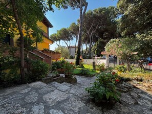 Villa - 2 sovrum - balkong - utsikt mot trädgården | Boendeområde