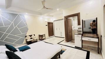 3 bedrooms, WiFi, bed sheets