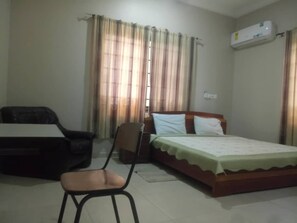 4 Schlafzimmer, Bügeleisen/Bügelbrett