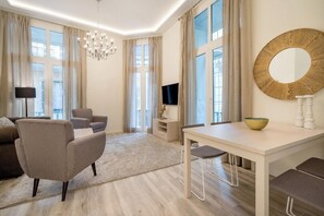 Premium-huone | Oleskelualue | Taulutelevisio