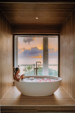 Biệt thự Cao cấp, 1 phòng ngủ, hồ bơi riêng, sát bãi biển | Phòng tắm | Bồn tắm và buồng tắm vòi sen riêng, đồ dùng nhà tắm miễn phí