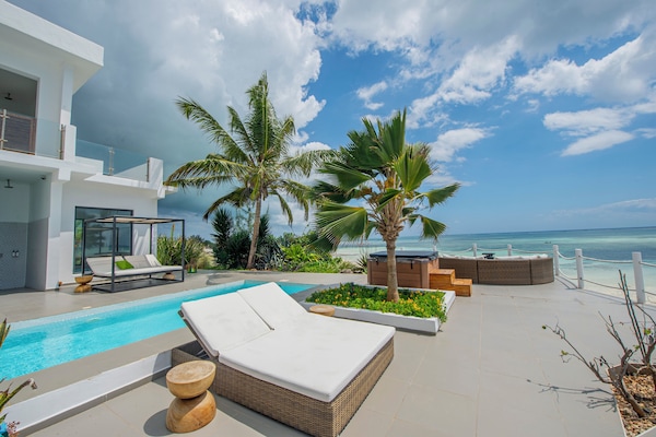 The Dhow | Premium bedding, free minibar, in-room safe, iron/ironing board