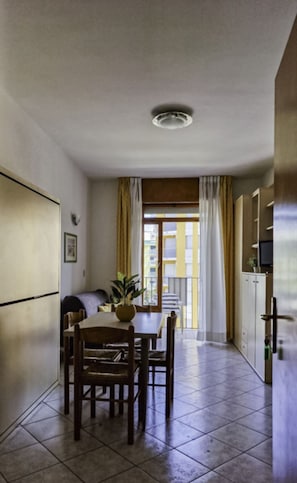 Apartment, Mehrere Schlafzimmer, Balkon, Meerblick | Esszimmer