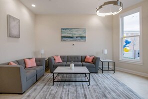 Apartment | 1 bedroom - Old Town Alexandria Outdoor Patio 4ktv Wifi (Alexandria)