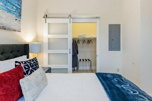 Apartment | 1 bedroom - Old Town Alexandria Outdoor Patio 4ktv Wifi (Alexandria)