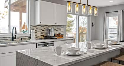 Waterfront 4BR 1st Floor Master Family Ready Bwi