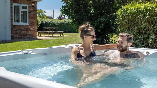 Tina de hidromasaje al aire libre