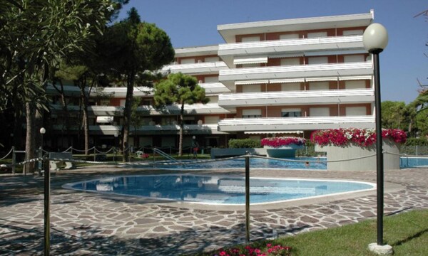 Poolside Flat 50mt From The Sea - Lignano Sabbiadoro