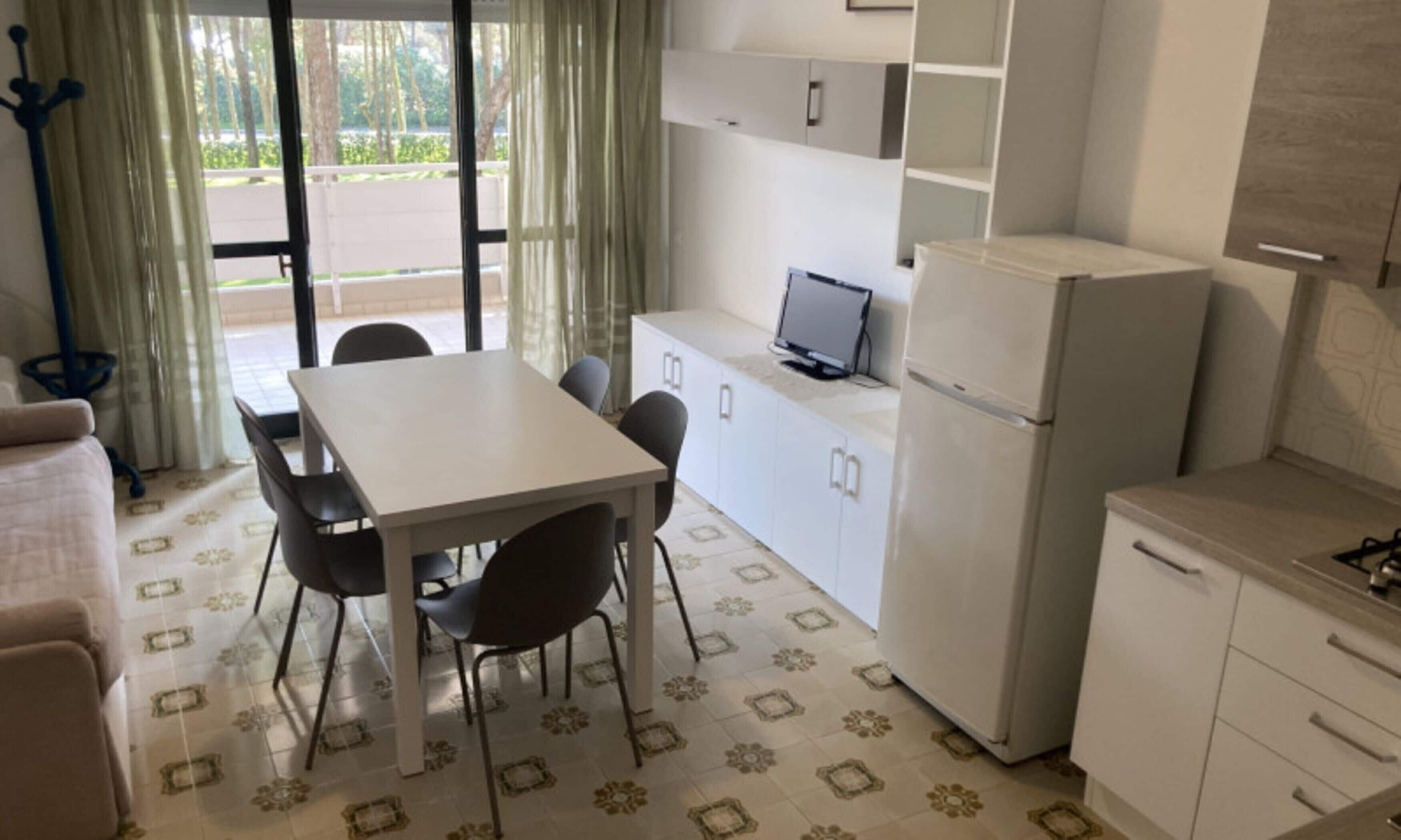 Apartment, 1 Bedroom, Balcony, Garden View | Interior