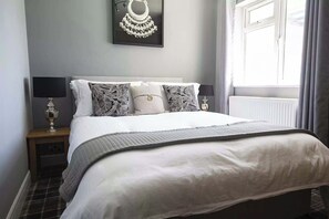 4 bedrooms, iron/ironing board, WiFi, bed sheets - Ballyhandy House (Selsey)