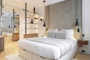 1 habitación, tabla de planchar con plancha, cuna de viaje y wifi