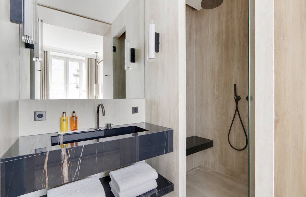 Ducha y secador de pelo