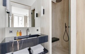 Ducha y secador de pelo