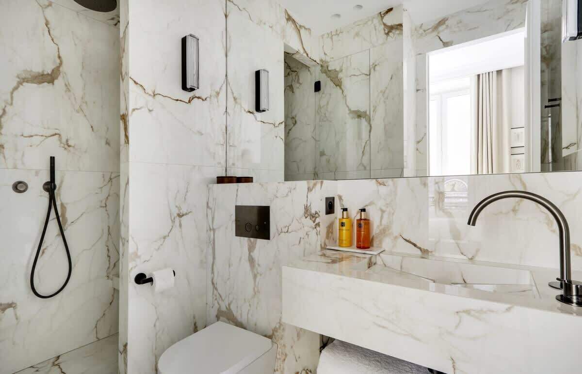 Regadera y secadora de cabello 