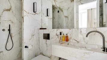 Regadera y secadora de cabello