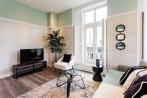 Basic Apartment, 2 Double Beds | Living area | TV - Crystal Palace Residence I (London)